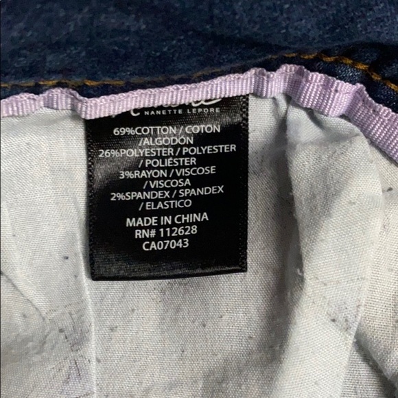 Nanette 🌸 Embroidered Denim Shorts - Picture 9 of 12